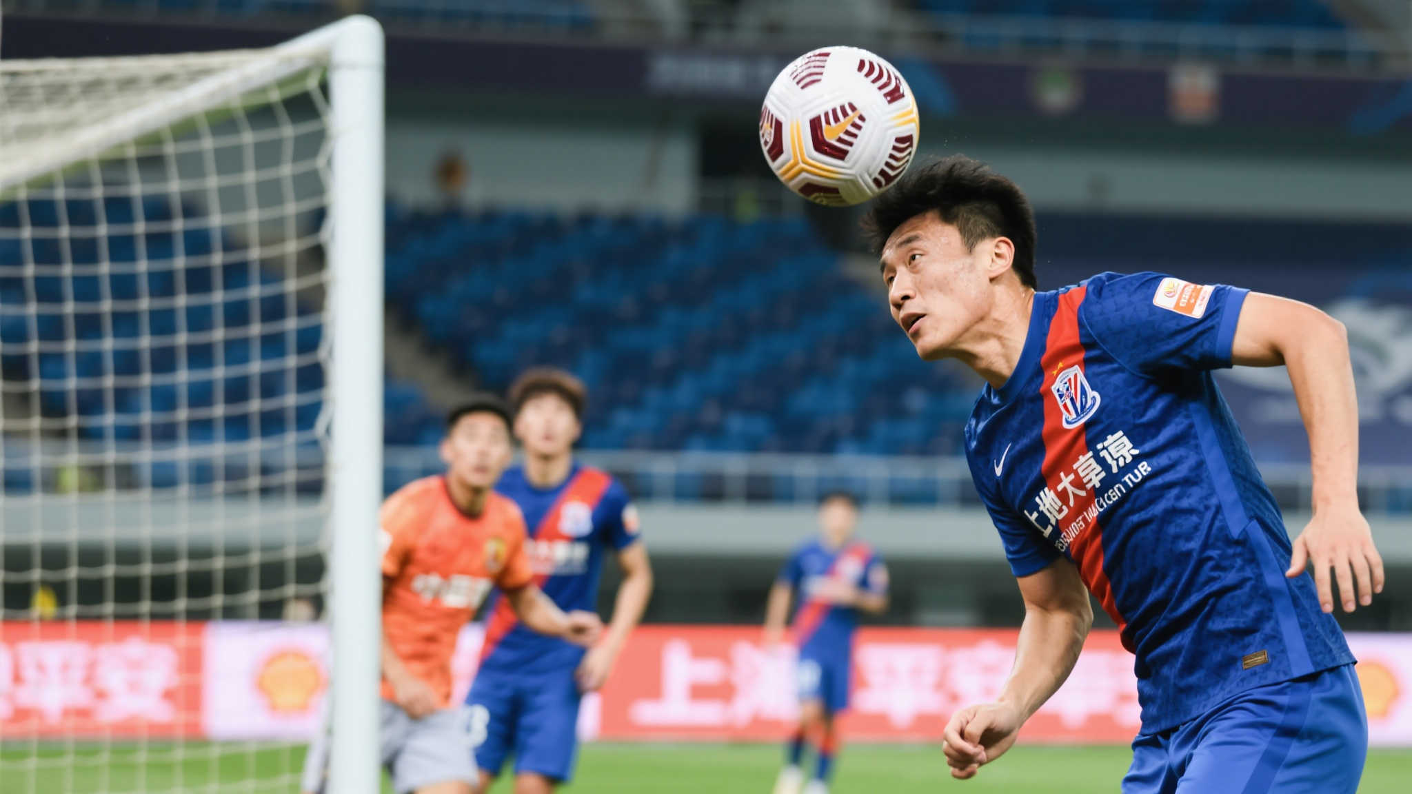 吴曦妙传助攻,路易斯劲射建功,申花2-1告捷 在现代足球中,多样化的进攻手段至关重要,而前点战术