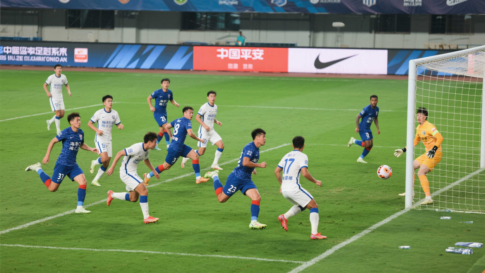 海港防守存隐患,根源不在后卫身上 经过多场比赛的观察,真正的答案逐渐浮出水面——问题